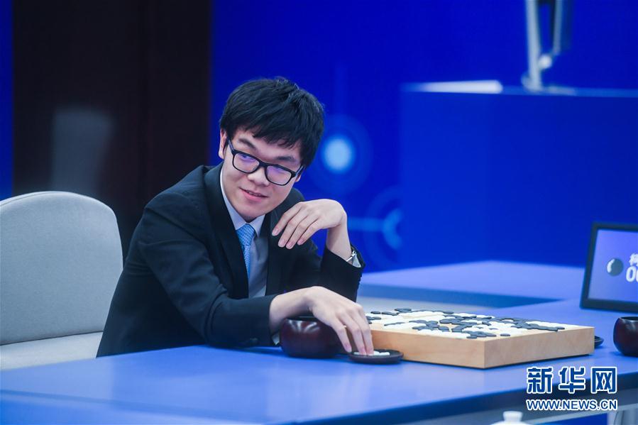 围棋人机大战:柯洁首战不敌"阿尔法狗"