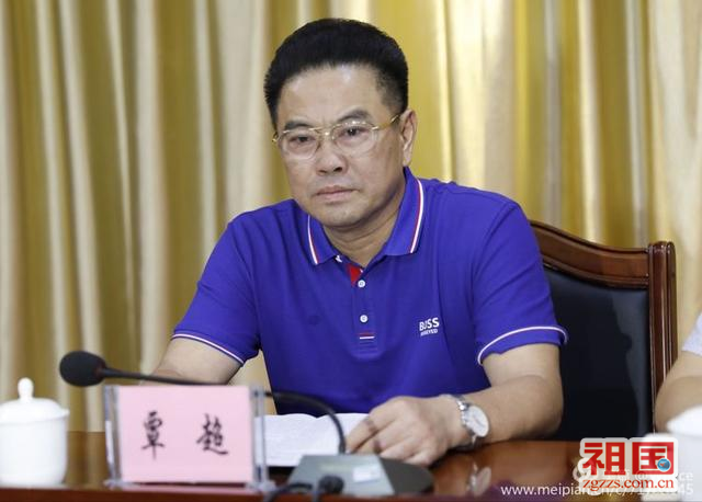 县政协主席覃超作表态发言
