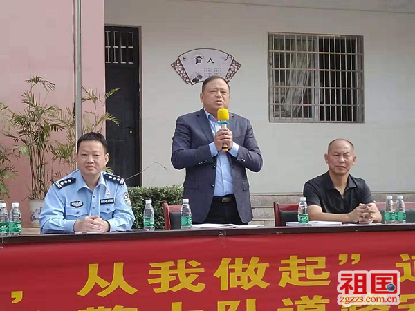 鄱阳交警大队王新兵图片